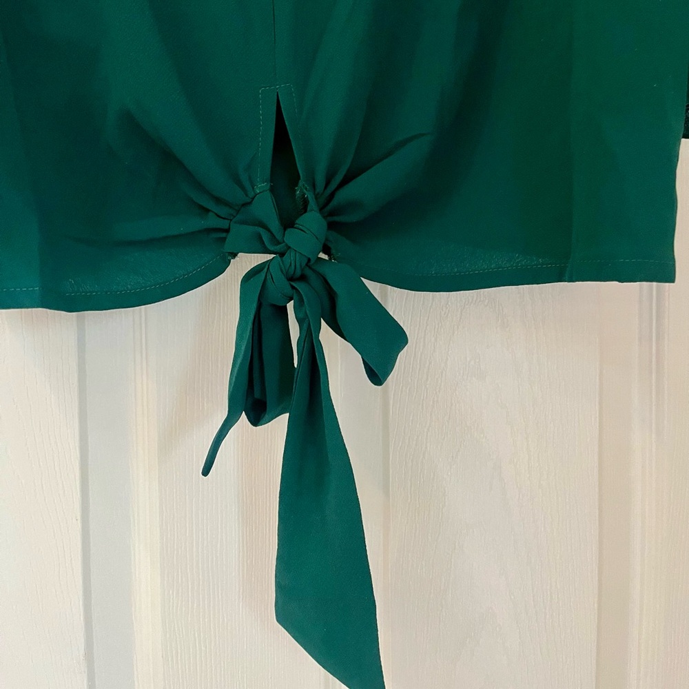 SHEIN Green Cold Shoulder Tie-Front Top - Picture 3 of 4
